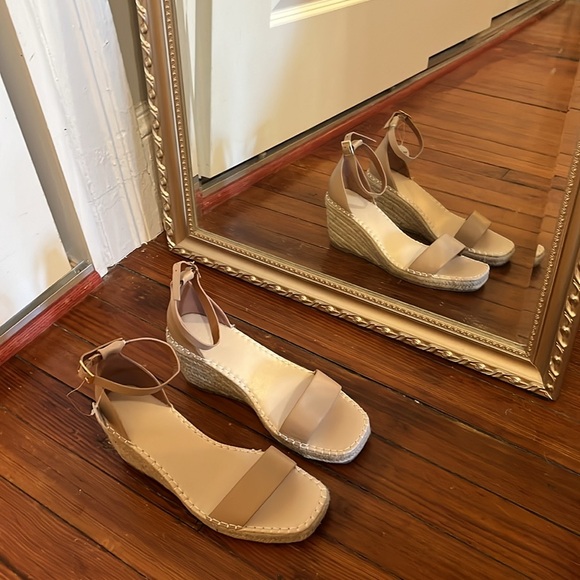 NWT: size 8W - 2.5” espadrille wedge sandals in beige - Picture 3 of 9
